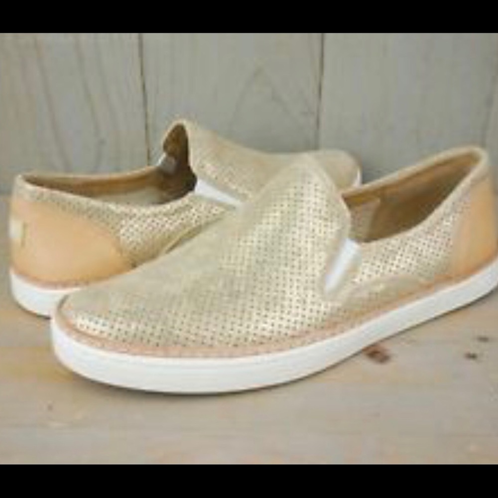 Ugg Adley